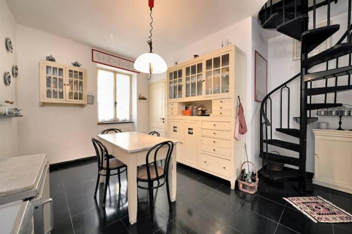 Mansarda A Finalborgo - Fascino E Tradizione Apartment Finale Ligure Ngoại thất bức ảnh